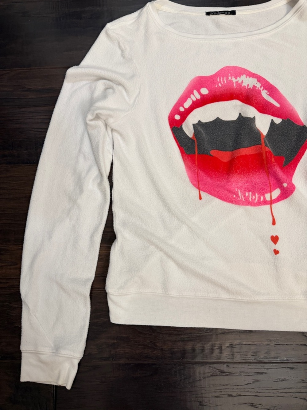 Wildfox White Love Bites Lip Vampire Fangs Baggy Beach Sweater Good Condition - Picture 5 of 9